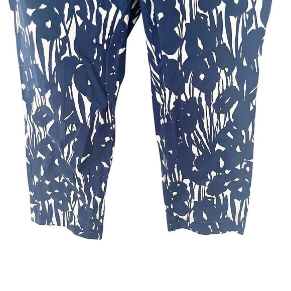 Land’s End Navy White Abstract Floral Pattern Capri Pants - Picture 4 of 6